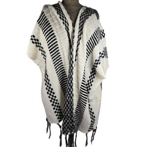 Wet Seal XS Boho Kimono Poncho‎ Cardigan Black White Aztec Open Front Fringe
